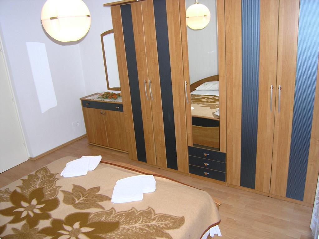 Apartment Julija Krk Town Eksteriør billede